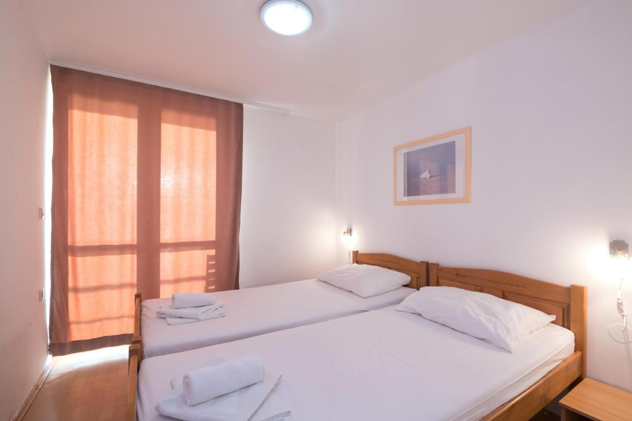 Hotel Rooms Roccia Novigrad  Exteriör bild