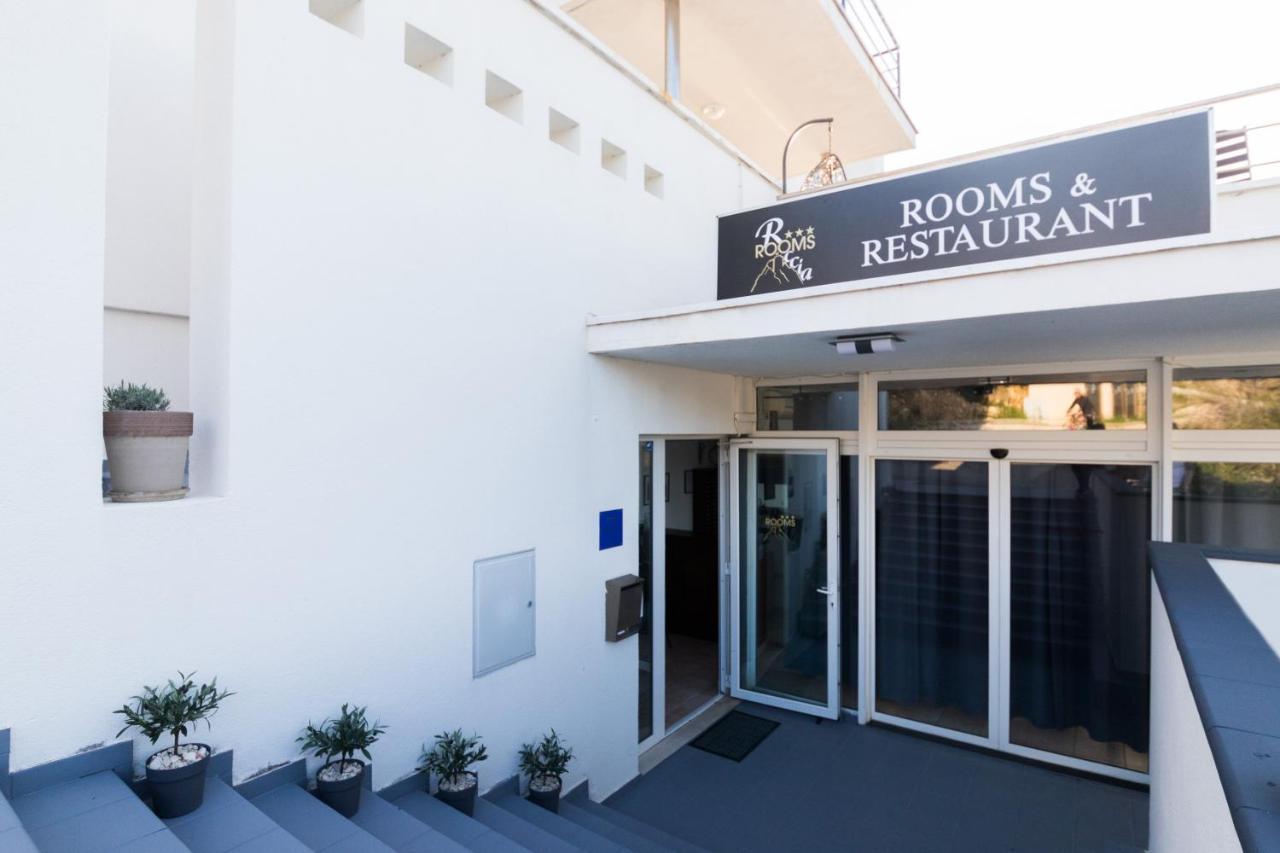 Hotel Rooms Roccia Novigrad  Exteriör bild